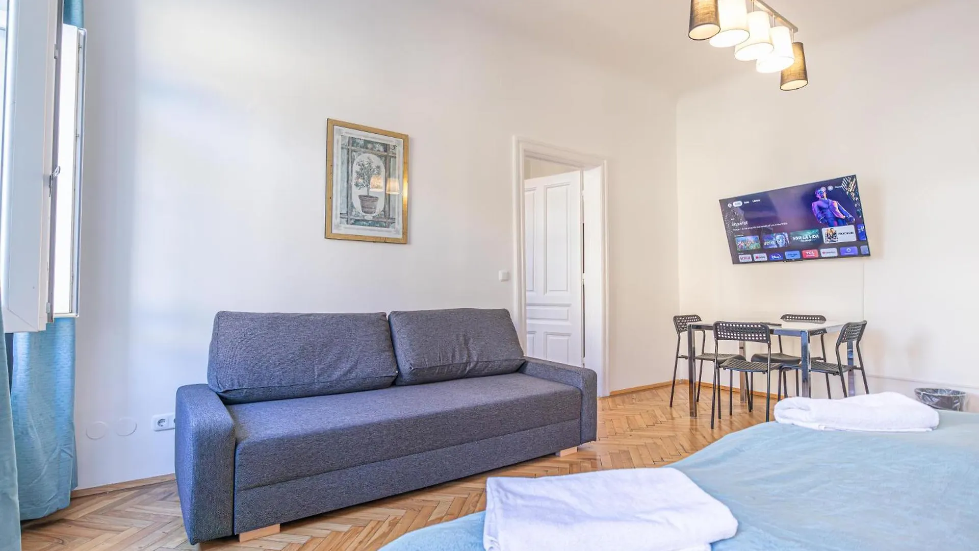 Comfortable & Amazing 2 Bedroom Hideaway W Local Flair Vienna Austria