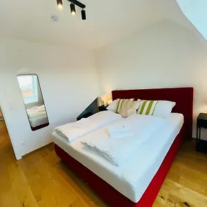  Apartment Orestaliving - Penthouse With Designer Renovation